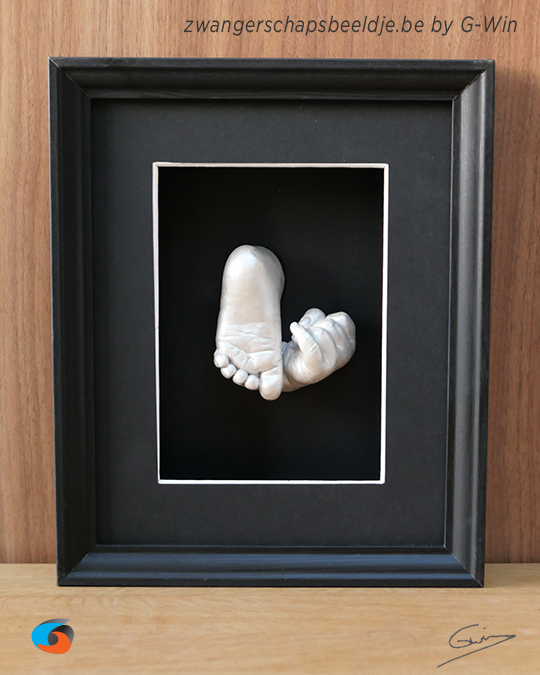 babyhandjes en voetjes